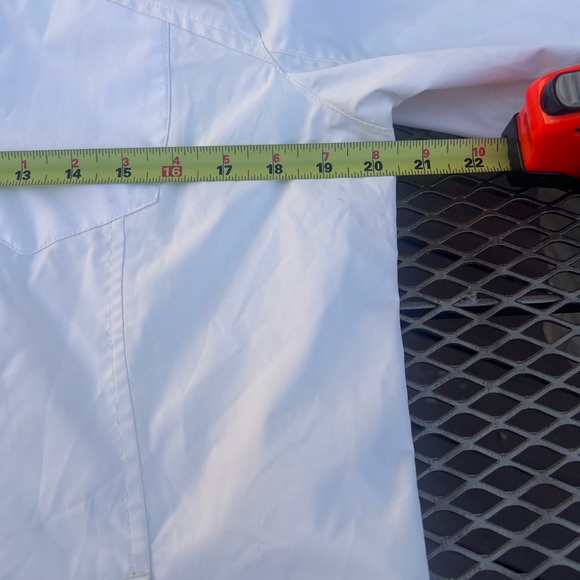 Eddie Bauer Woman’s Hooded Rain jacket-cream -color. Weatheredge line. size M - Picture 9 of 15